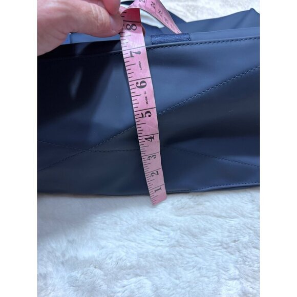 Calvin Klein Defy navy duffle gym shoulder bag - Picture 3 of 6